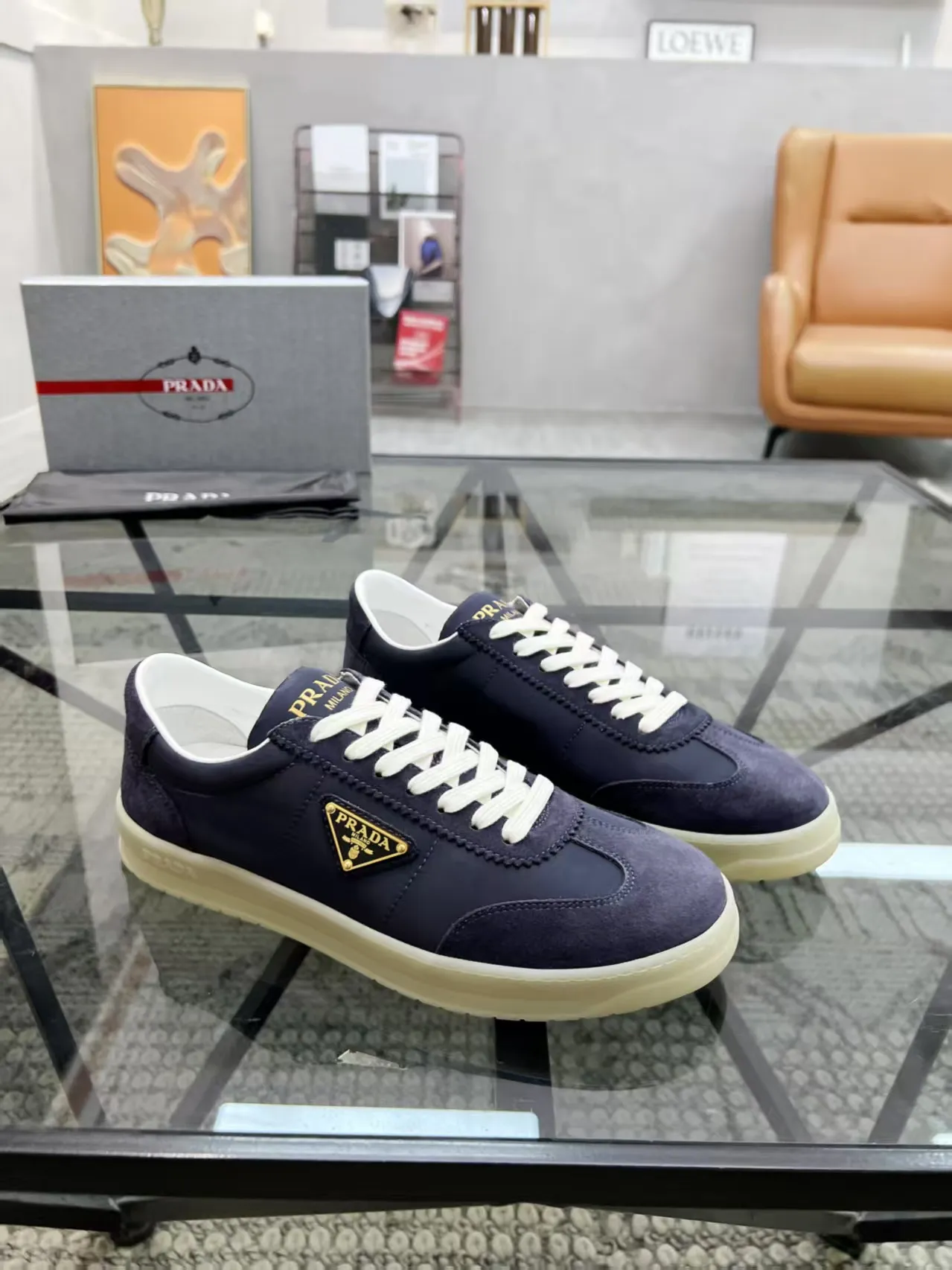 P360 Yuan 38-45 Prada Prada’s new men’s leather sports shoes, the highest version on the market, any comparison is welcome🆚! The original leather has excellent texture and is super high-end! Fetal sheep net lining imported from Italy, removable pad! Luxurious materials and fine workmanship, highly recommended!